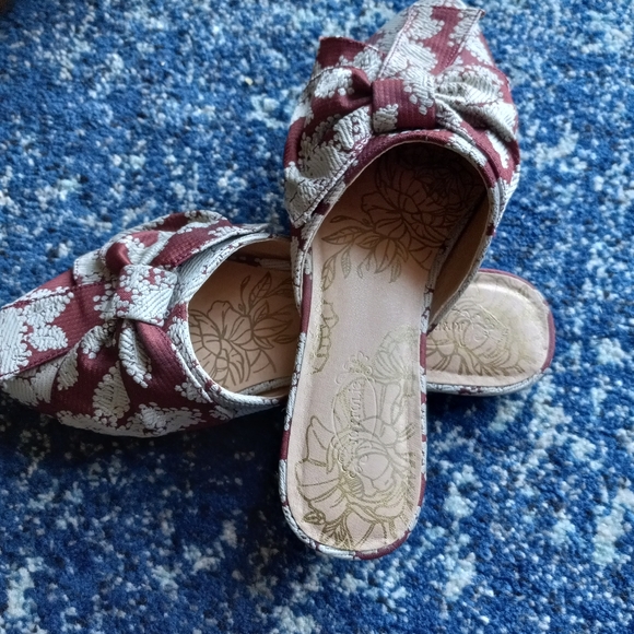Valentina Chic Romantic Slide Burgundy & Silver Floral print Mule Sz 7 - Picture 4 of 6